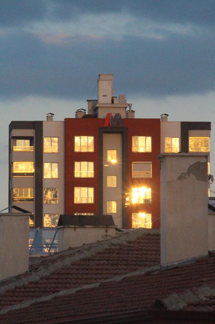 Tragedie în Satu Mare: o femeie de 71 de ani a căzut de la etajul IV al unui bloc