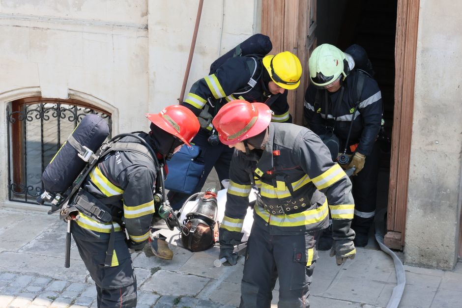 Intervenție de urgență: pompierii din trei județe sting un incendiu la mănăstirea din Cluj
