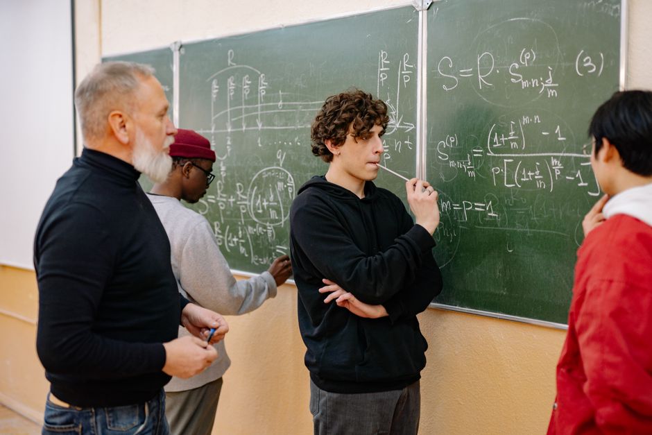 Cursuri gratuite de matematică pentru tineri în Brănești: o inițiativă remarcabilă