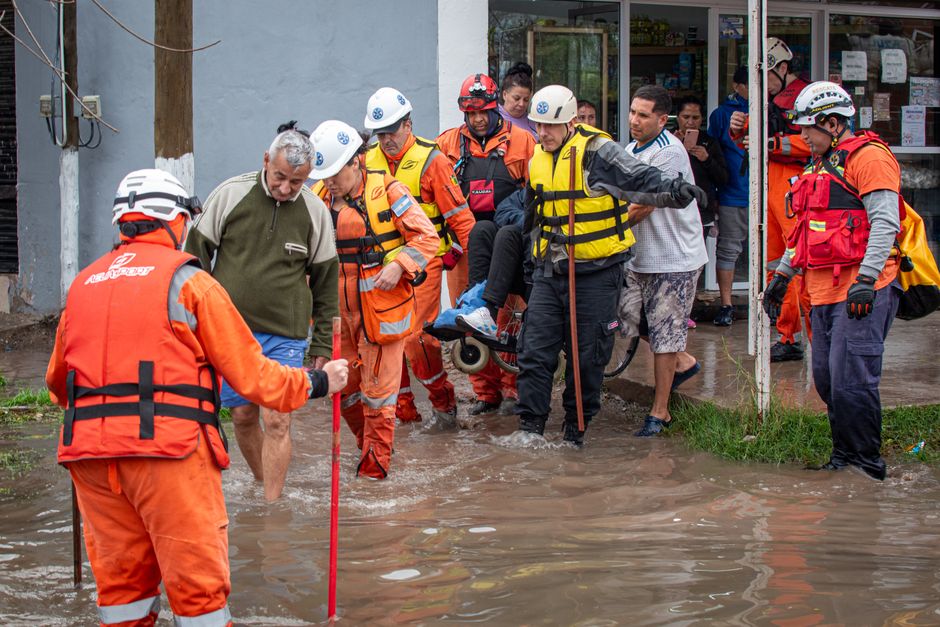Inundații devastatoare în colonia Pleașa: evacuări de urgență