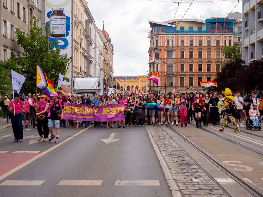 Comisarii europeni susțin comunitatea LGBT din Oradea după interzicerea Marșului Pride