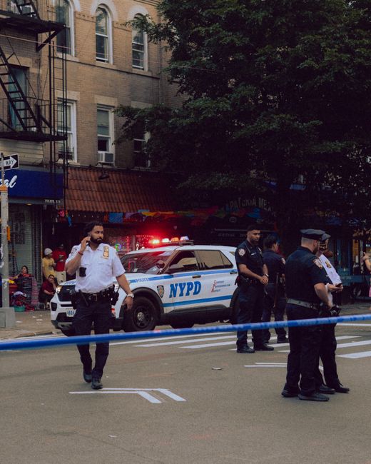 Incident șocant în New York: un bărbat împușcat de agenți ICE în timpul unei arestări