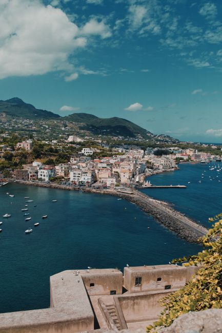 Descoperă insula Ischia: o alternativă mai accesibilă la Amalfi