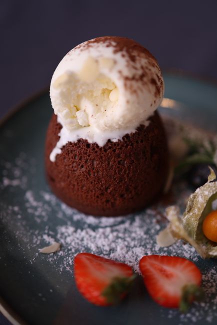 Descoperiți colecția delicioasă de deserturi la doză de la Cofetăria Cristina