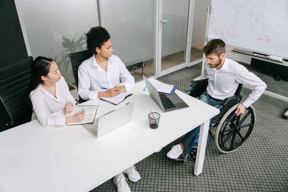 Decizii crucială ale Guvernului României: măsuri pentru mediu și sprijin pentru persoanele cu handicap