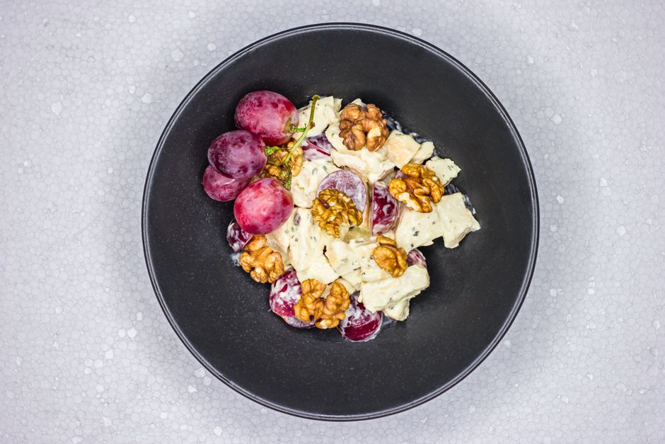Descoperă rețeta perfectă de salată Waldorf pentru musafiri