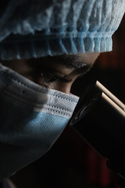 Tragedie în cercetarea genetică din China: o fetiță de 6 ani pierde lupta după un experiment controversat