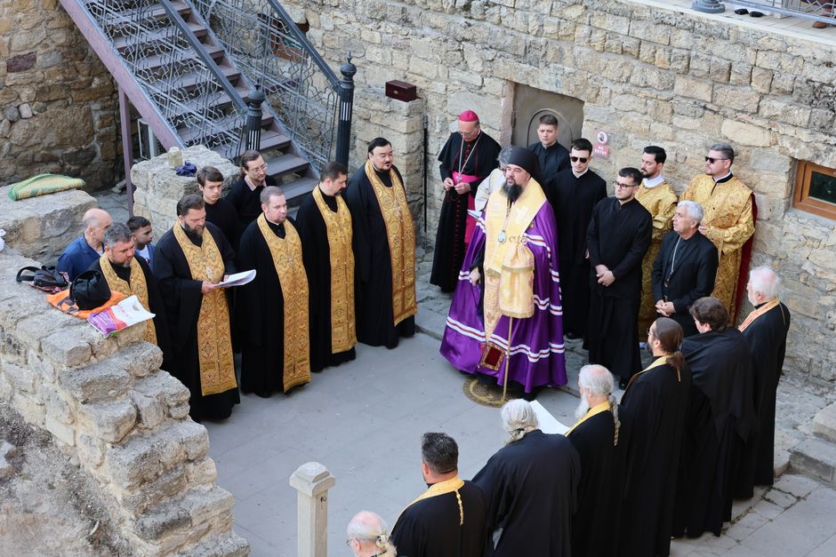 Un moment deosebit: Târnosirea bisericii din Mogoșești, cu binecuvântarea Episcopului Iustin