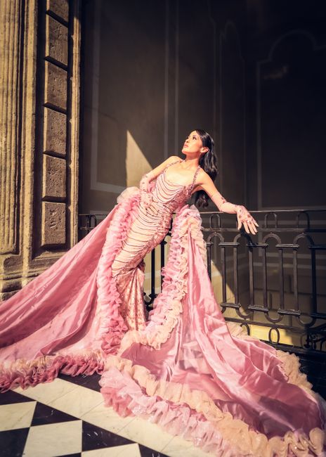 Jennifer Lopez strălucește la aniversarea sa din Paris: cele mai elegante ținute