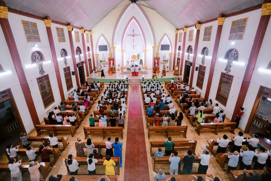 Primarul din Băbeni, onorat de Episcopul Sălajului pentru contribuții comunitare