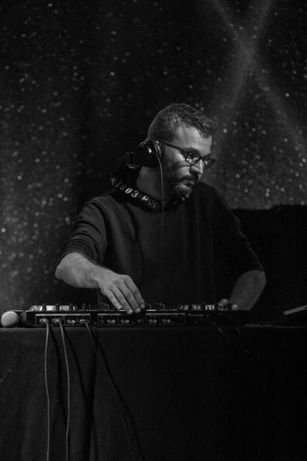 Tragedie în muzica electronică: Kavinsky, creatorul hitului „Nightcall”, a murit la 50 de ani