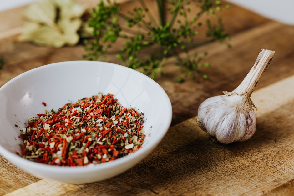 Usturoiul granulat: ce trebuie să știi despre acest condiment popular