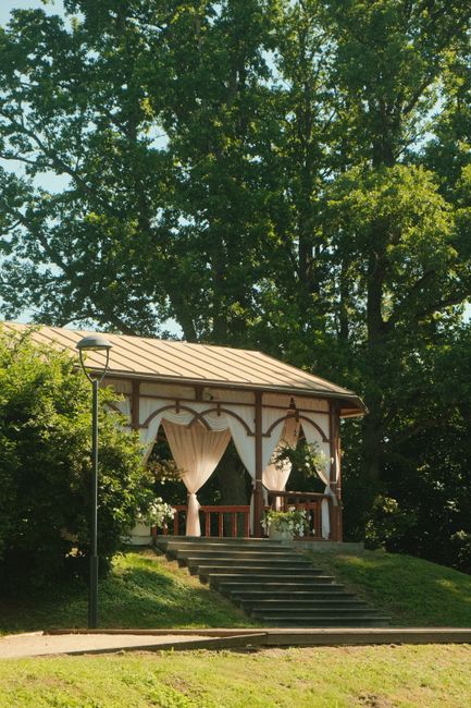 Alegerea perfectă: foișor, pavilion sau cort de grădină pentru fiecare ocazie