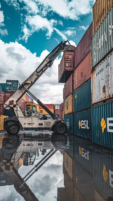 Exporturile din Dâmbovița: mașini și echipamente electrice în prim-plan