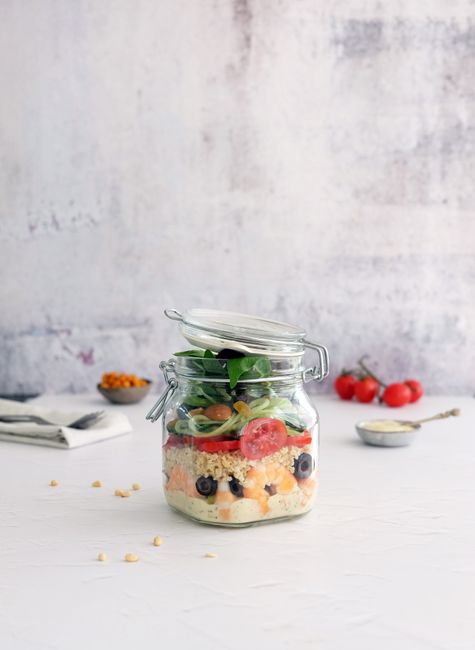 Descoperă cum să pregătești salate delicioase la borcan pentru o întreagă săptămână