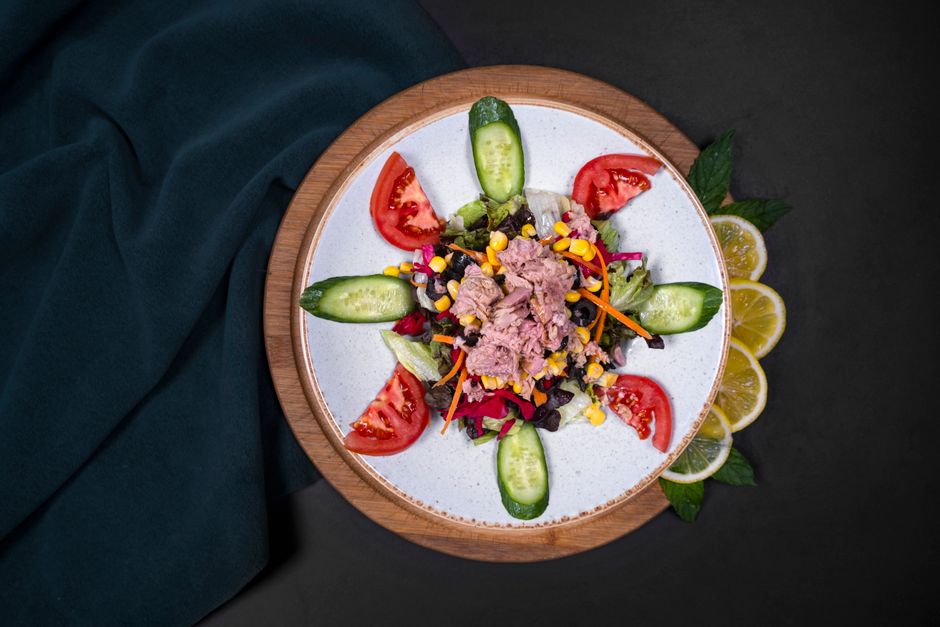 Descoperă rețeta rapidă pentru salata delicioasă cu ton și porumb!