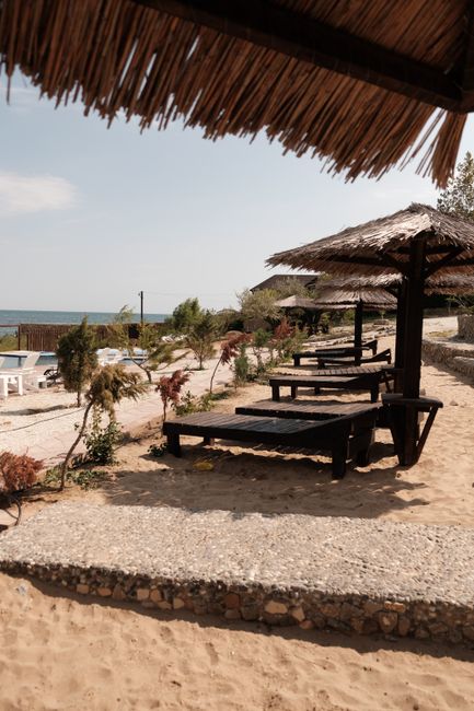 Descoperă plaja din Sulina: șezlonguri la preț mic în inima Deltei Dunării
