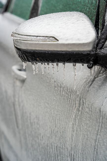 Cum afectează temperaturile extreme bateria mașinii tale: sfaturi esențiale