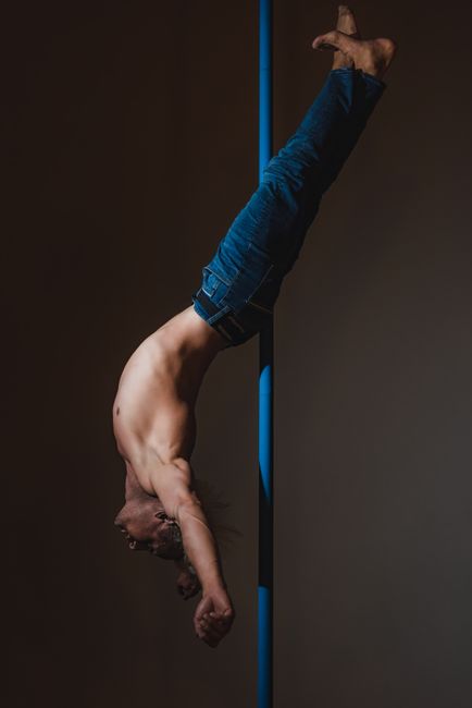 Descoperă povestea fascinantă a campioanei naționale la acrobație, Francisca Hoca Virag