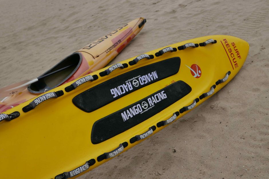 Caiac abandonat pe litoral: căutări intense pentru un turist dispărut