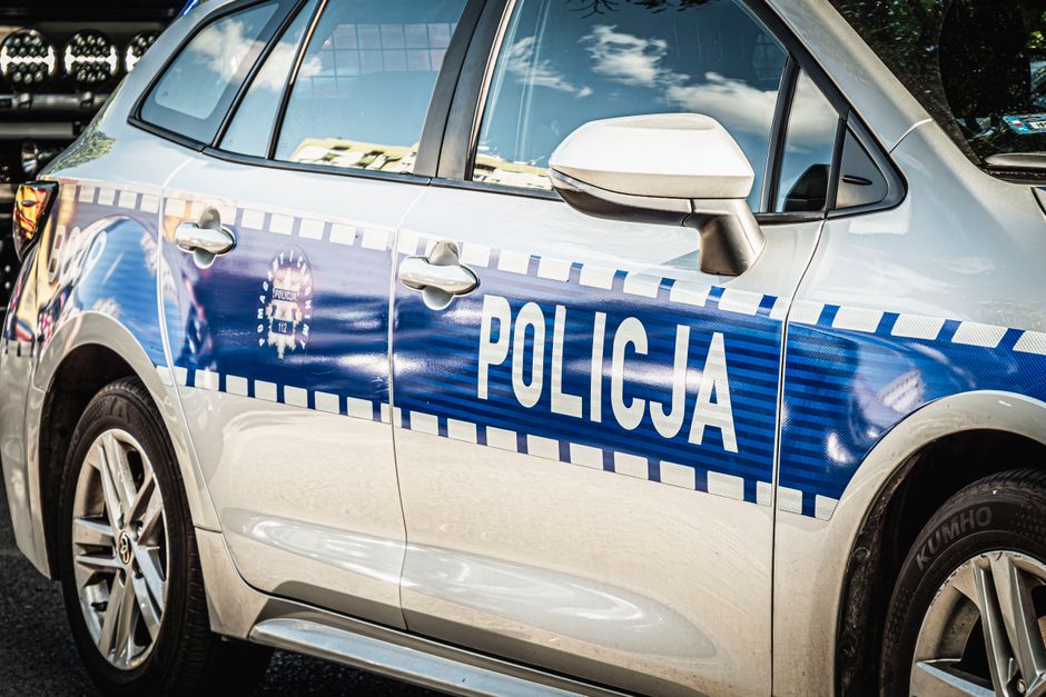 Bărbat dat în urmărire națională pentru viol se predă după o căutare intensă