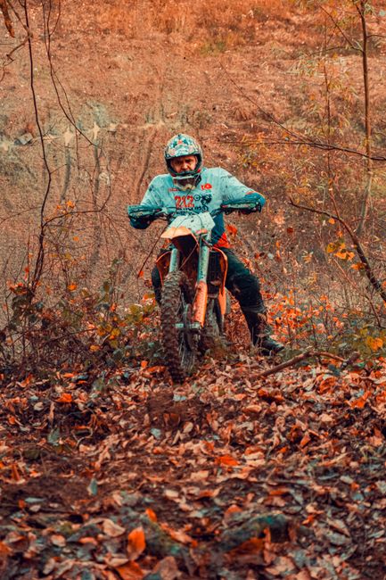 Pericolele Red Bull Romaniacs: 16 motocicliști au avut nevoie de asistență medicală
