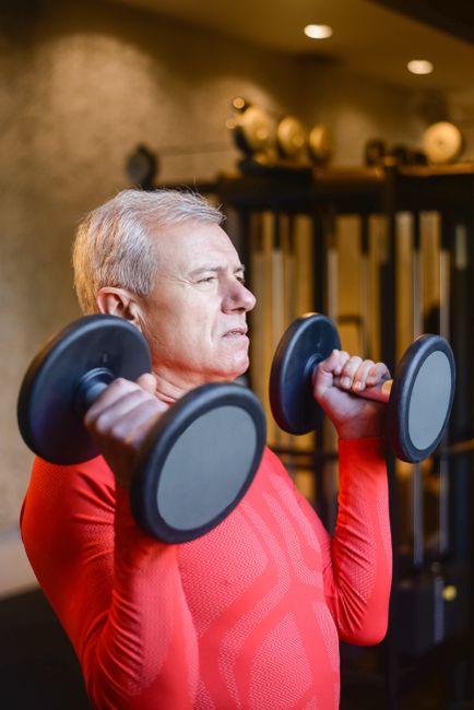 Sarcopenia: cum să ne menținem musculatura pe măsură ce îmbătrânim