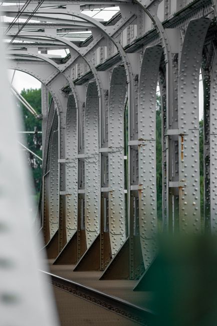 Proiecte de revitalizare în Valea Bistrei: Siderurgia și transportul feroviar în atenția autorităților