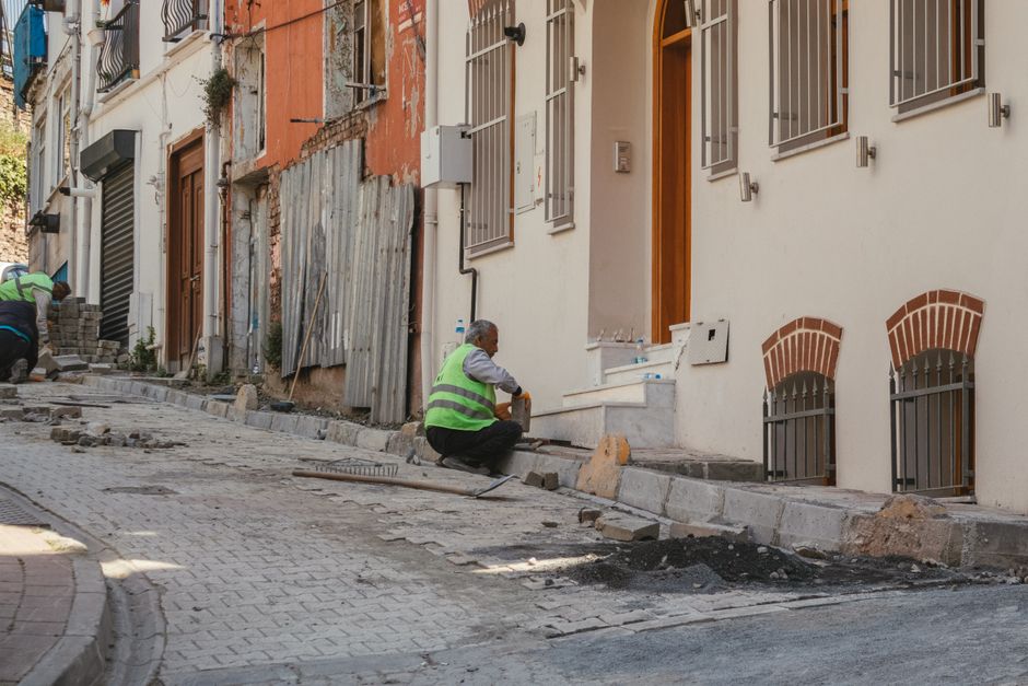 Avarie de apă caldă în patru blocuri de pe strada IG Duca