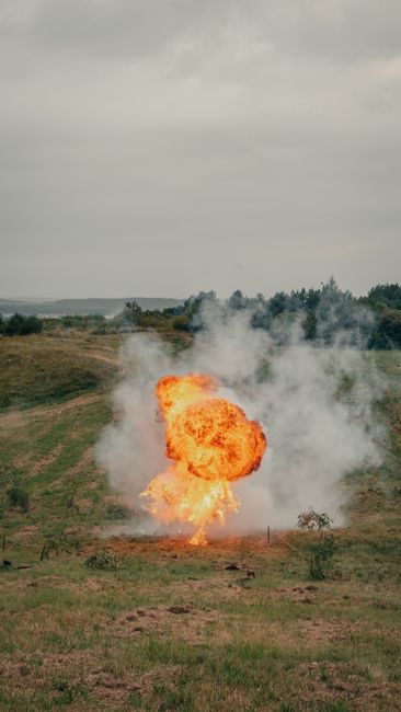Incendiul devastator din Franța scoate la lumină un depozit de muniții învechite
