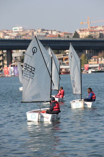 Românii stabilesc un nou record mondial în navigație cu peste 600 de participanți