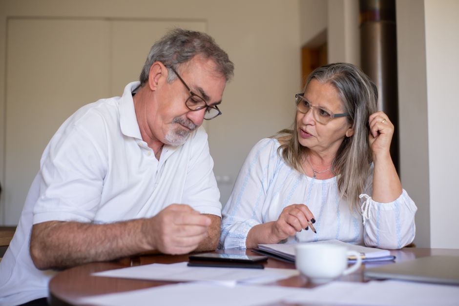Cum doi pensionari își mențin bugetul echilibrat și fericirea în căsnicie