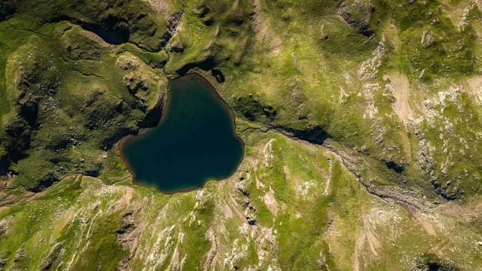 Bărbat amendat pentru o inimă desenată pe stânca de pe Transfăgărășan