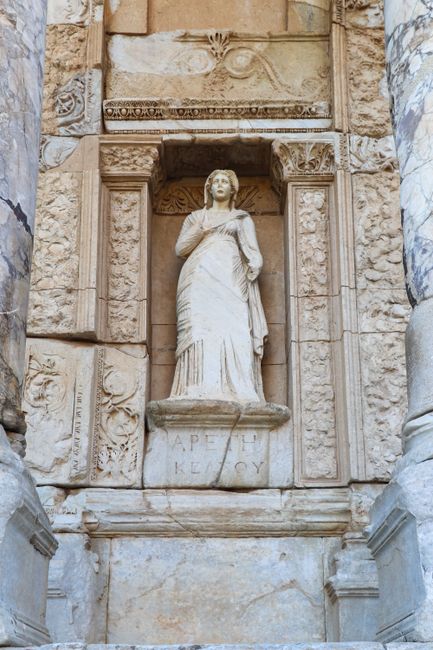 O statuie de 1.800 de ani dedicată zeului medicinei, descoperită în Turcia