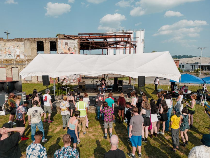 Costurile impresionante ale concertului din cartierul Alexandru cel Bun: Pepe și Ana Lesko pe scenă
