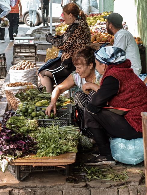 Buftea transformă parcarea într-o piață vibrantă pentru fermieri și cumpărători