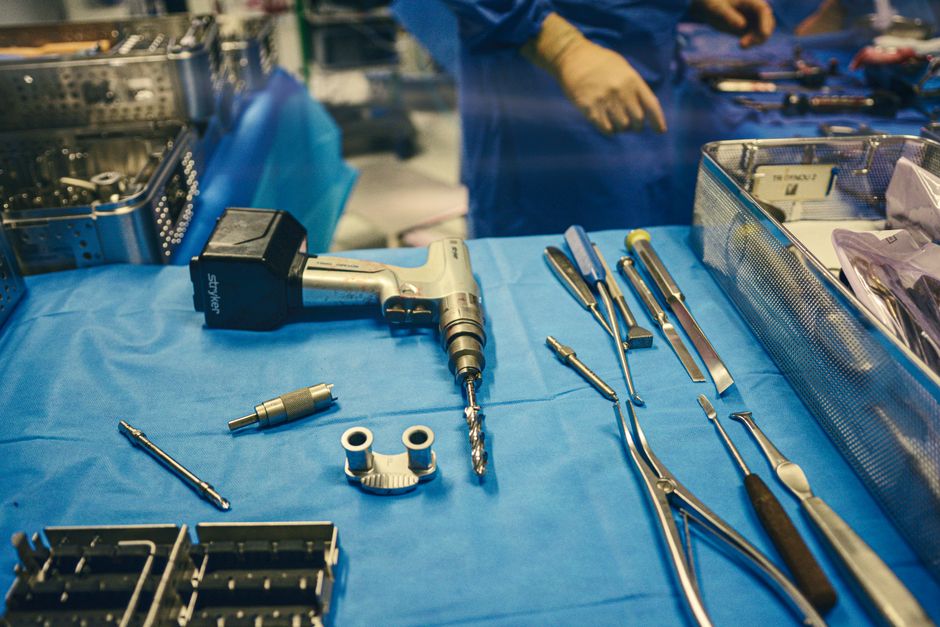 Cum se desfășoară intervențiile ortopedice la Spitalul Județean Sibiu: detalii din culise
