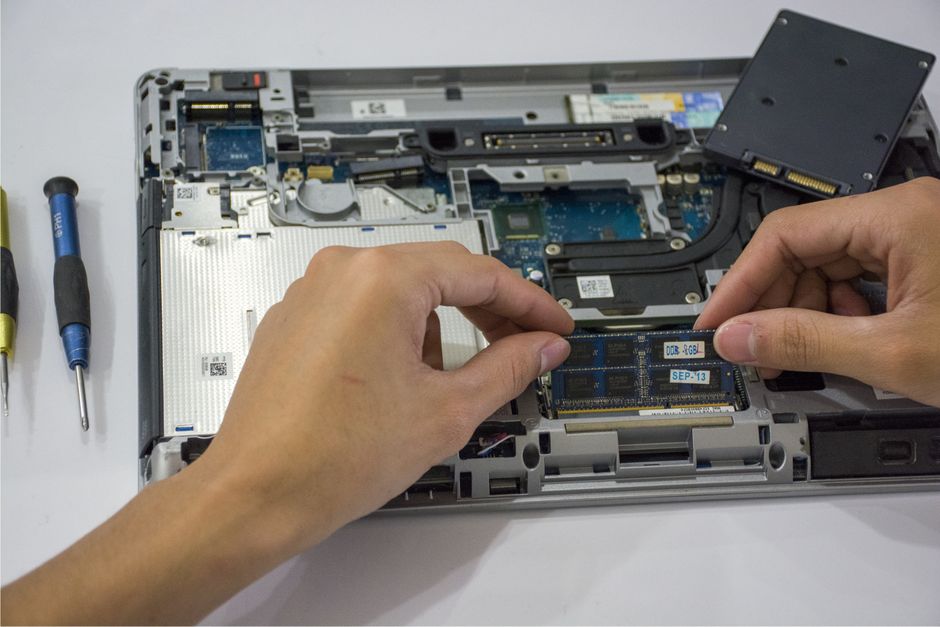 Întreținerea laptopului Lenovo: când să faci upgrade și când să înlocuiești