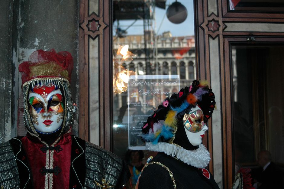 Descoperă magia măștilor venețiene printr-o aventură creativă pentru copii