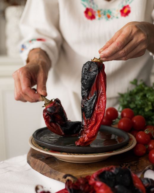Descoperă ajvarul: caviarul vegan al Balcanilor și rețeta sa delicioasă