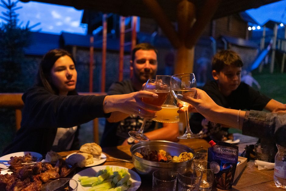 Vino la Retro Summer Party: Distracție de vară la poalele Munților Făgăraș