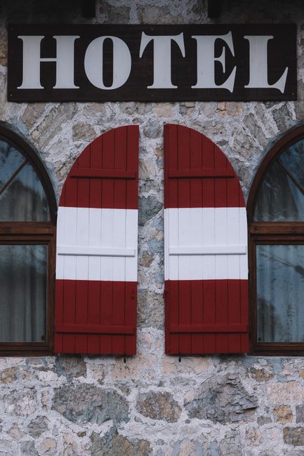 Descoperă preferințele turiștilor în Bistrița-Năsăud: lux versus opțiuni accesibile