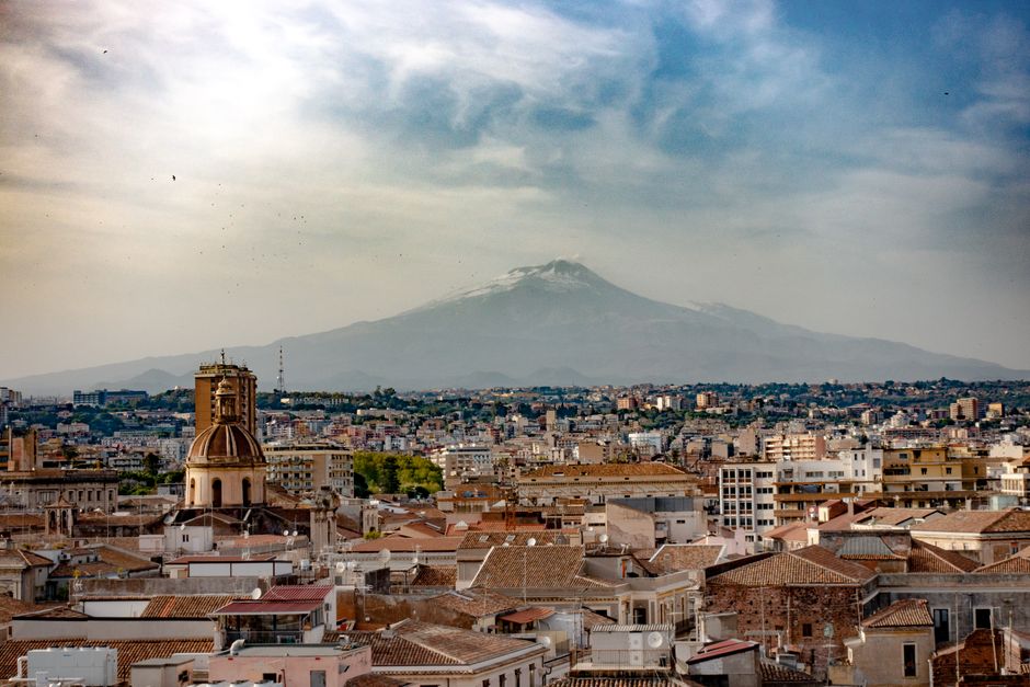Aeroportul din Catania, afectat de cenușa vulcanului Etna, rămâne închis pentru o perioadă extinsă