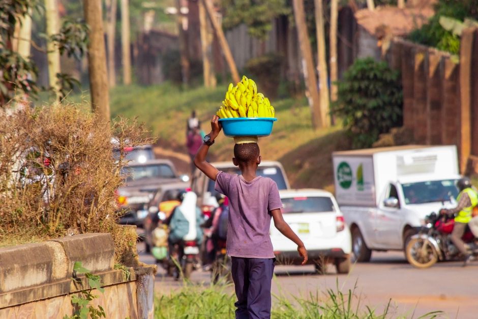 Cinci state europene planifică un nou centru pentru migranți în Uganda