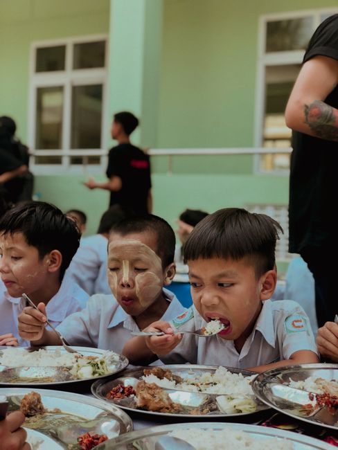 Proiectul Cantina Bucate din Vecinătate continuă să sprijine comunitatea din Saschiz