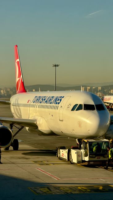 Pasageri blocați o oră într-un avion fără aer condiționat înainte de zborul spre Istanbul
