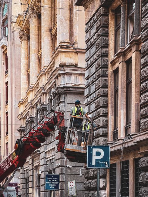 Primăria Oradea suspendă activitatea vineri din cauza întreruperii curentului