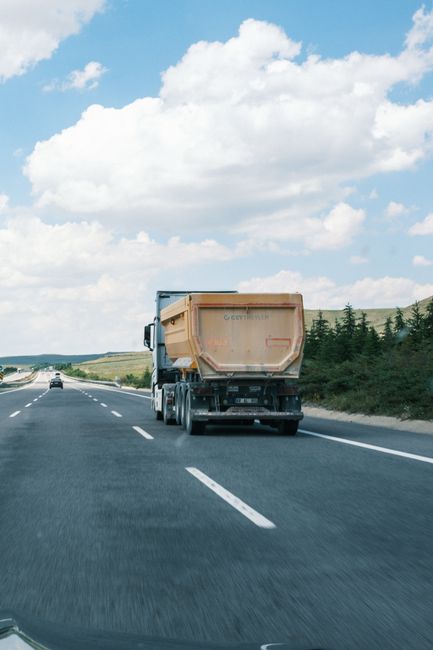 Transportatorii cer amânarea sistemului TollRo: Soluții pentru implementare eficientă