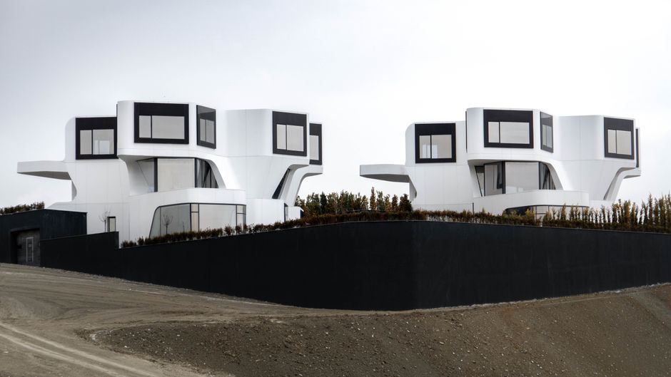 Descoperă casa futuristă din California care se rotește și costă 3,3 milioane de dolari