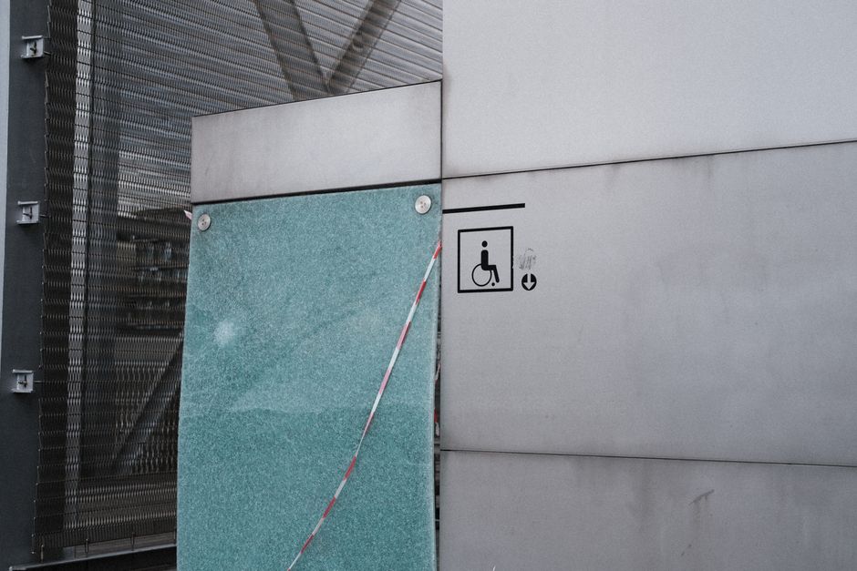 Accesibilitate îmbunătățită pentru blocurile fără lift: ce aduce nou programul „Lift pentru viață”